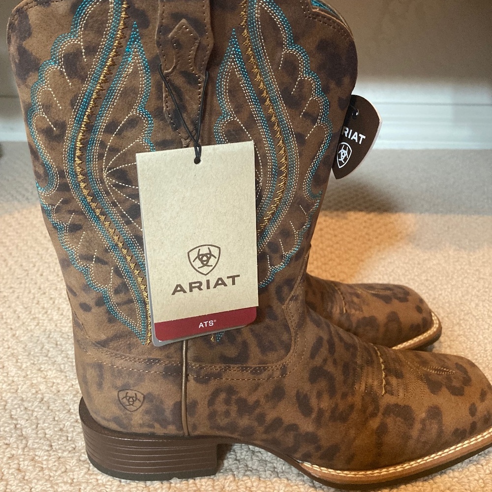 New Ariat cowboy boots